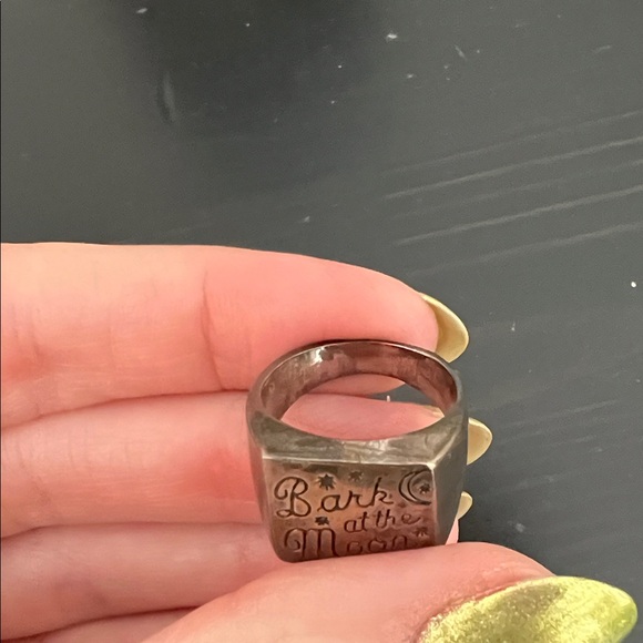 Souvenir Jewelry Silver Bark at the Moon Ozzy Osbourne Ring - Picture 7 of 16